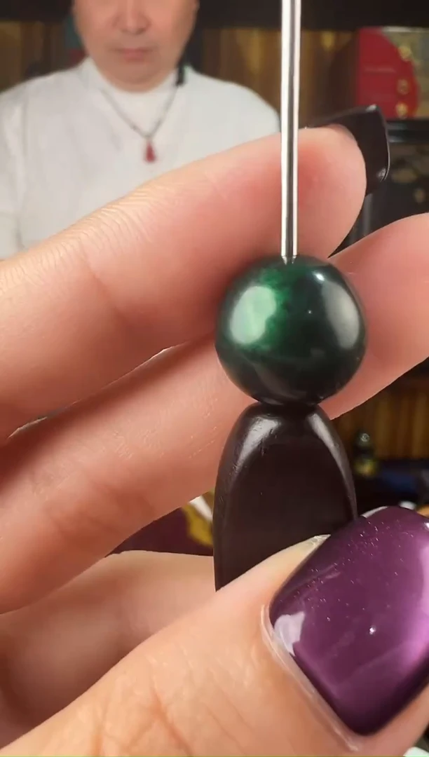 散**猫1.2绿宝砂15颗手串-太古大漆