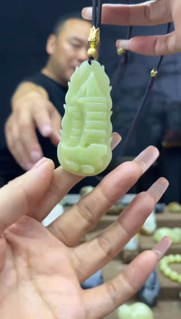 颈饰未镶嵌和田玉1