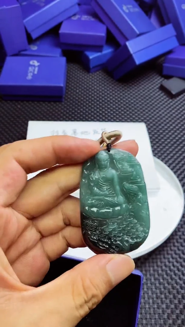 翡翠未镶嵌颈饰