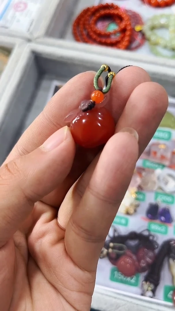 未镶嵌颈饰南红玛瑙苹果