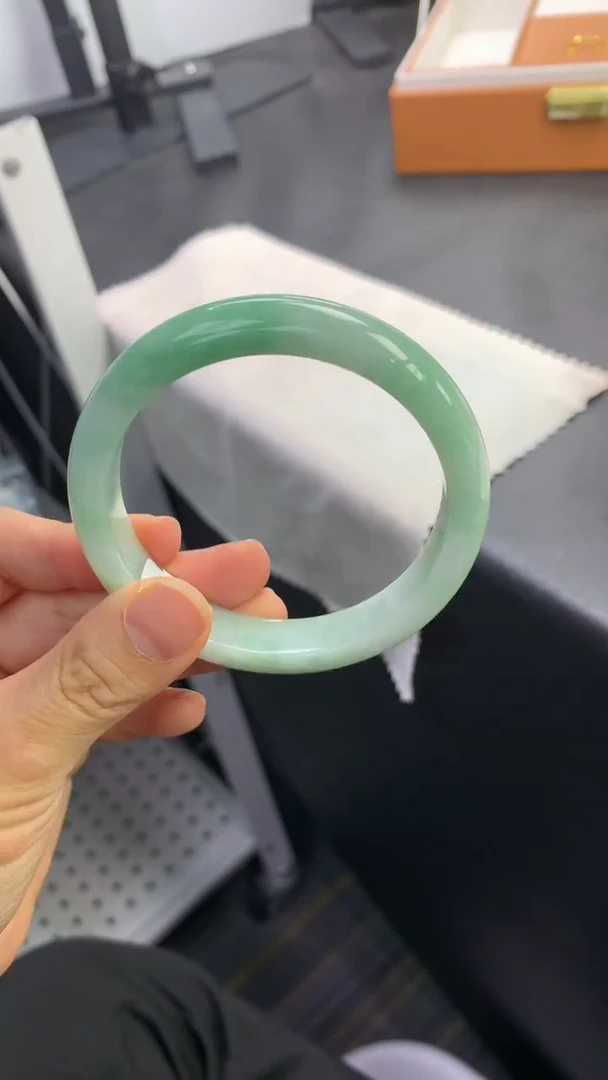 未镶嵌手镯翡翠退货需手镯吊牌标签完好