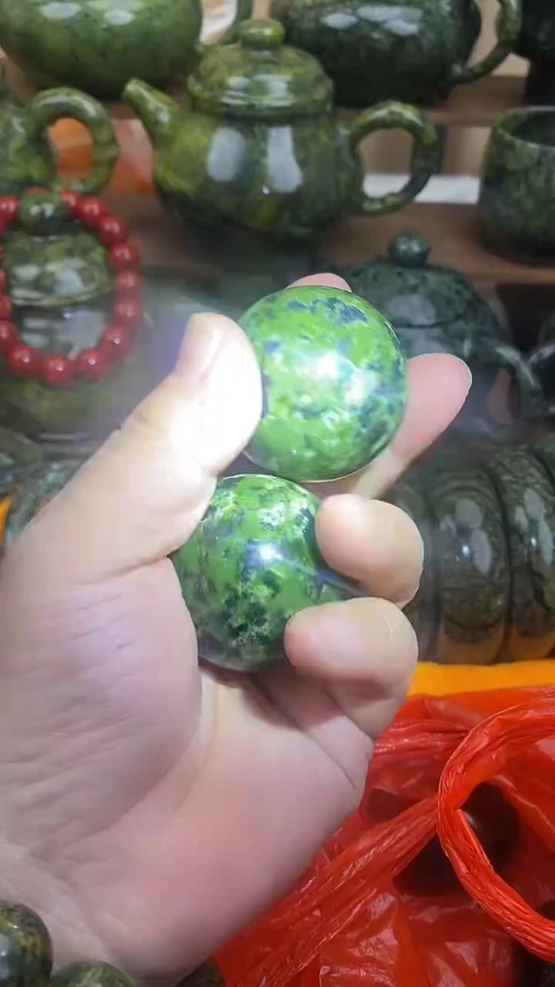 【闪购商品】蛇纹石玉帝王绿手球未镶嵌帝王绿手球