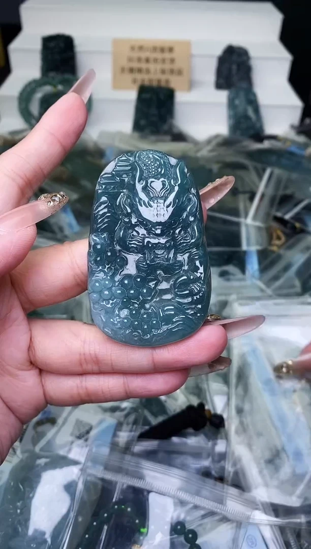 颈饰未镶嵌翡翠