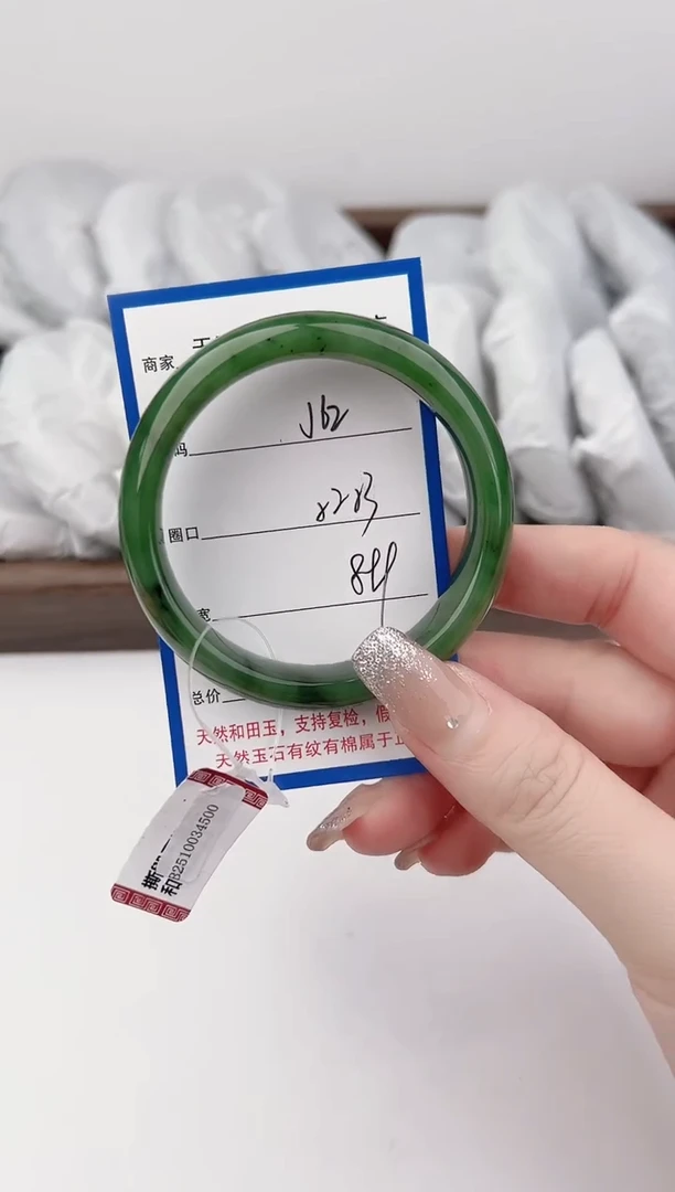 未镶嵌手镯和田玉62颜色微差无瑕疵