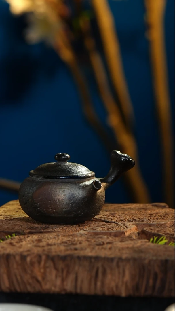 【闪购商品】【1261】已开价 柴烧侧把壶（王志平）