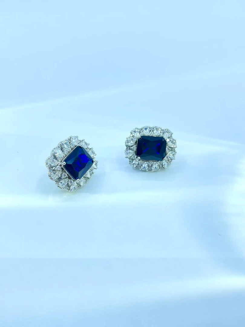 培育蓝宝石蓝焰花簇·奢华蓝宝耳钉