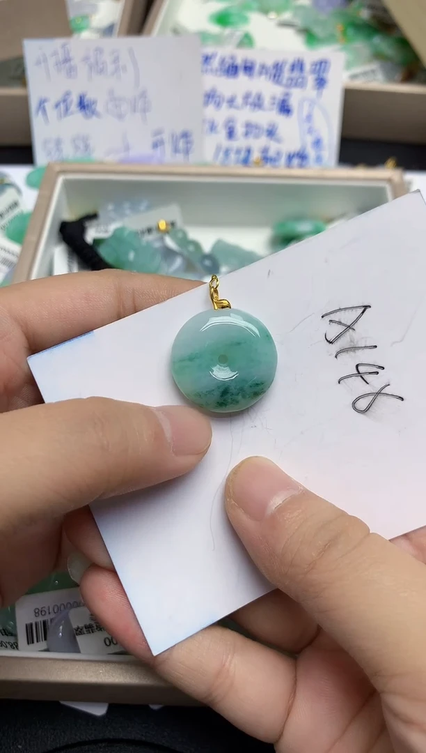 翡翠18K金镶嵌颈饰0000000000