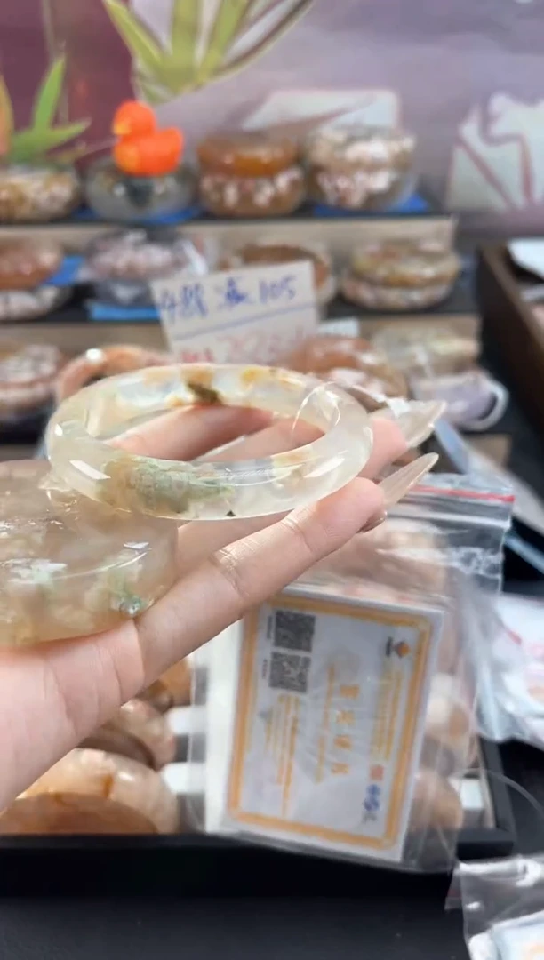 未镶嵌手镯石英质玉56