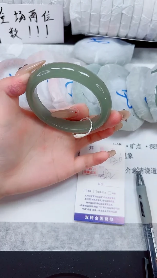 未镶嵌手镯石英质玉136-58东