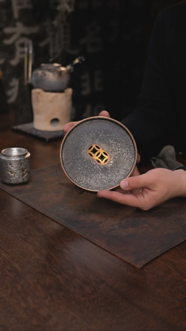 纯锡全手包铜边三足钱孔壶承