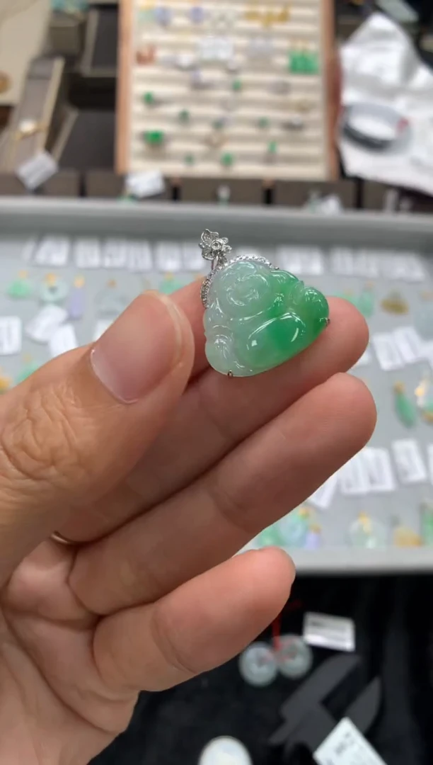 颈饰18K金镶嵌翡翠佛公