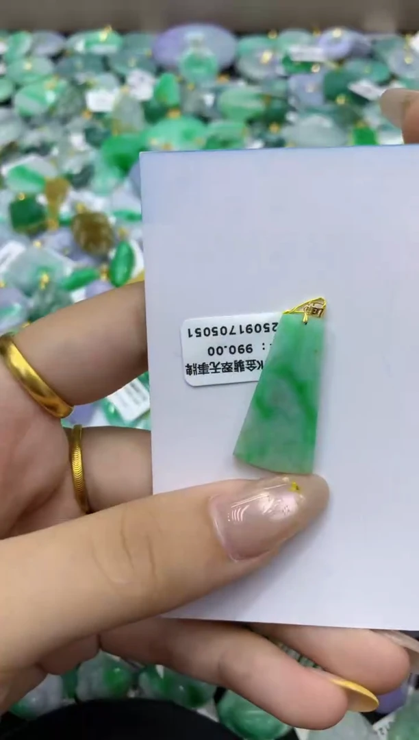 颈饰18K金镶嵌翡翠天然缅甸翡翠A货