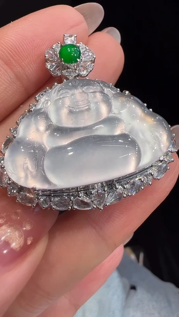 颈饰18K金镶嵌翡翠吊坠