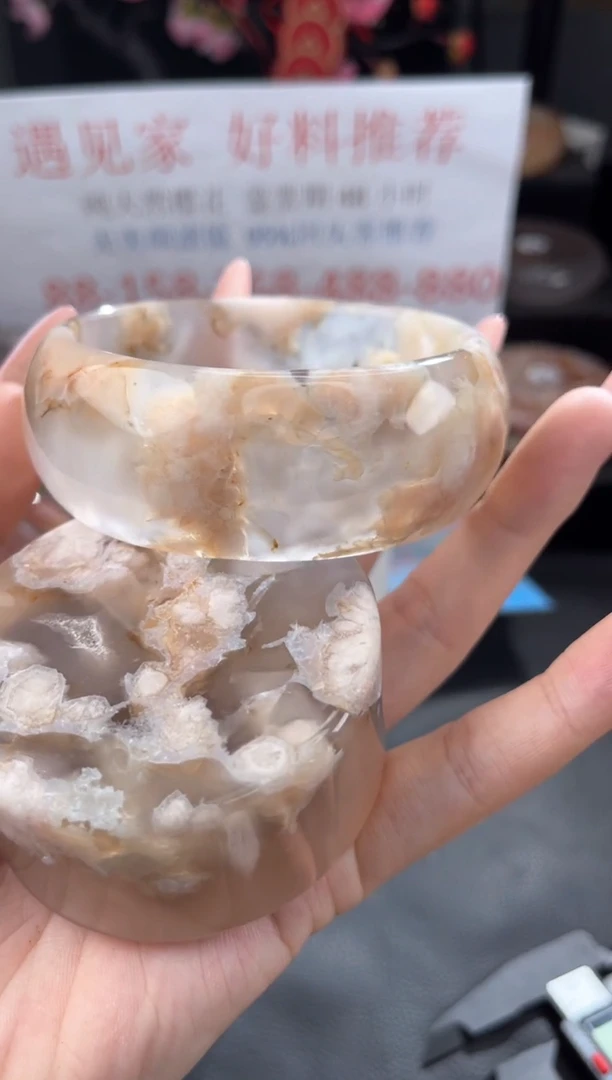 【闪购商品】石英质玉手镯未镶嵌64