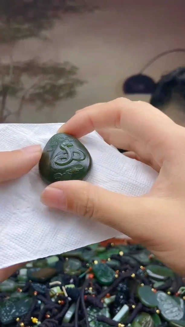 颈饰未镶嵌和田玉1