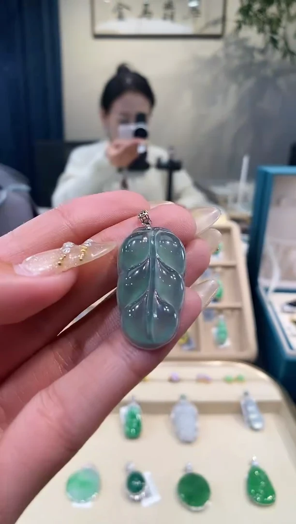 【闪购商品】翡翠吊坠(不含链)18K金镶嵌叶子