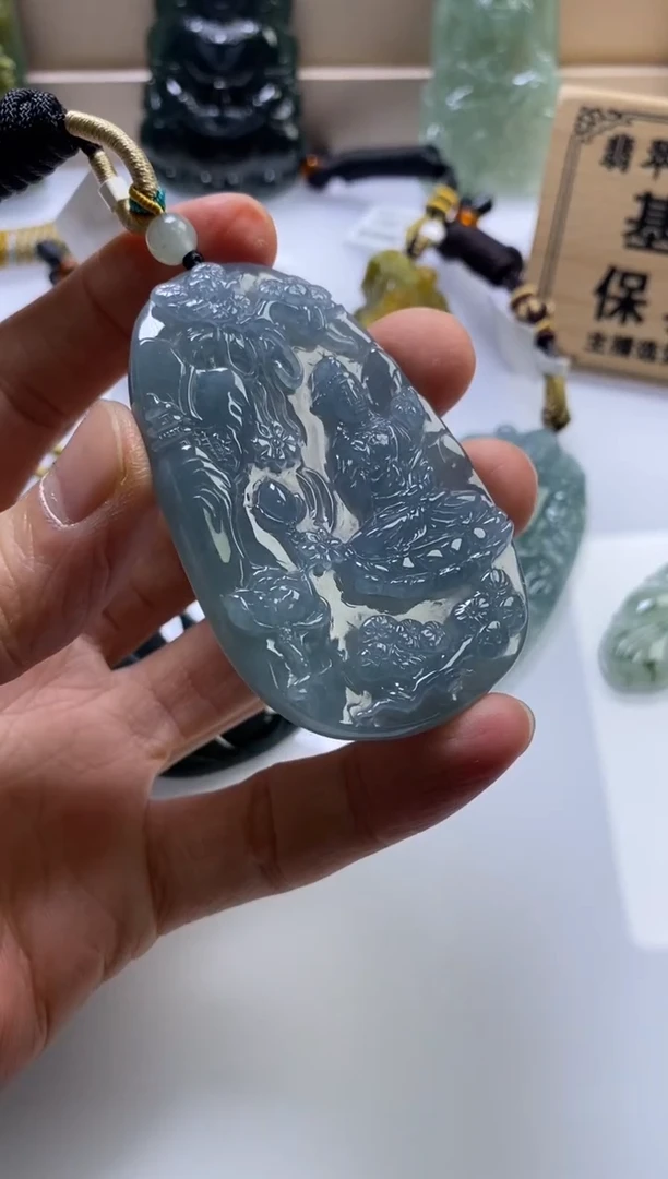 颈饰未镶嵌翡翠