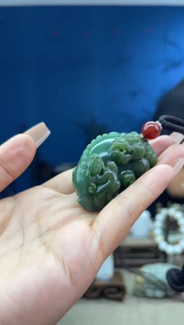 和田玉未镶嵌颈饰1