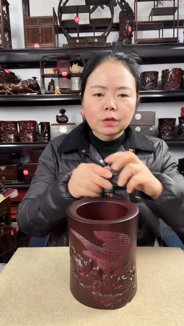 木鹰笔筒老李红木工艺品
