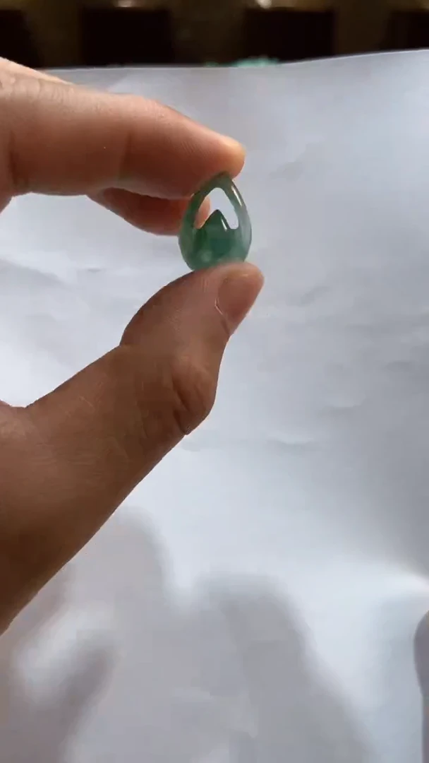 石英质玉（非洲翠）未镶嵌颈饰天然非洲翠