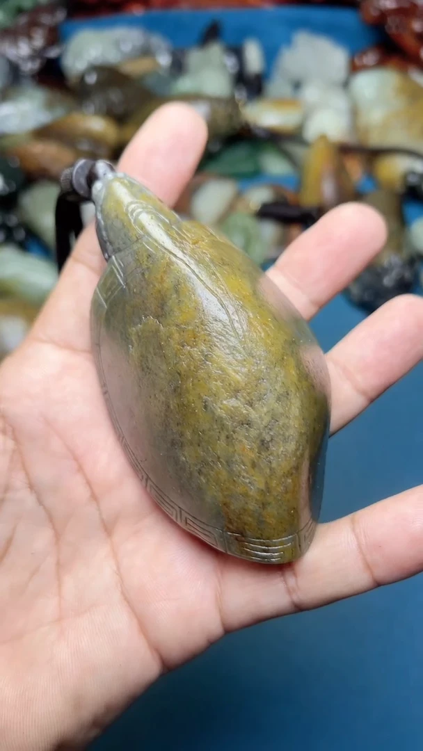 和田玉未镶嵌把件-