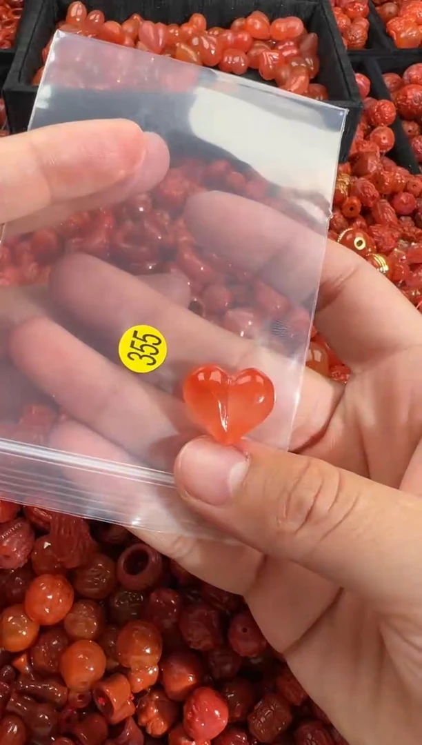 南红玛瑙未镶嵌颈饰1