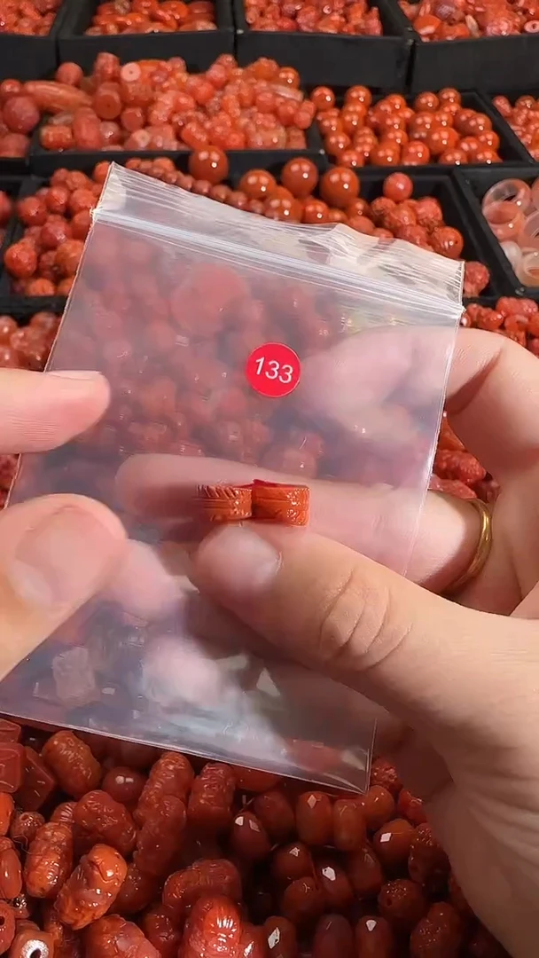 颈饰未镶嵌南红玛瑙1