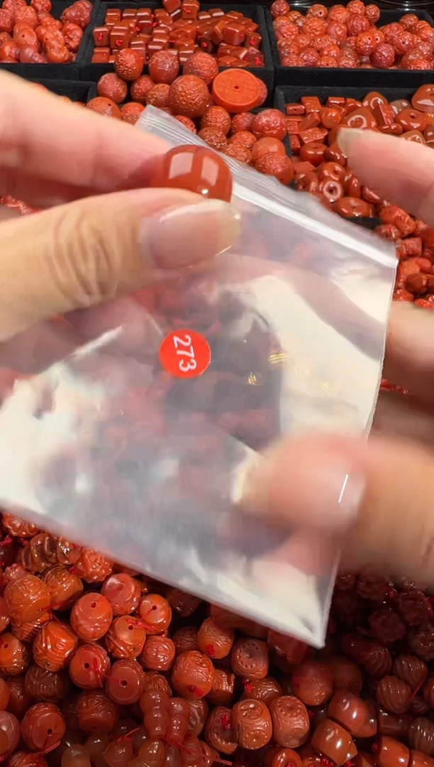 南红玛瑙未镶嵌颈饰1