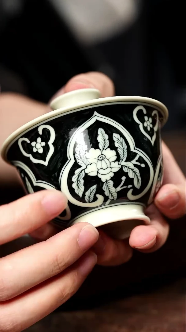 神秘2号釉四相花卉盖碗