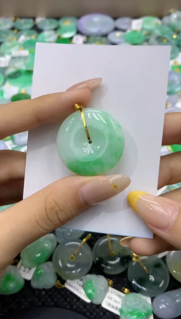 颈饰18K金镶嵌翡翠天然缅甸翡翠A货
