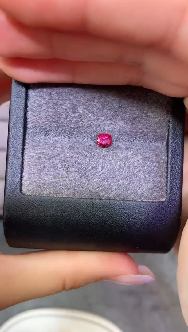 裸石尖晶石枕型 蔷薇色调 0.73ct