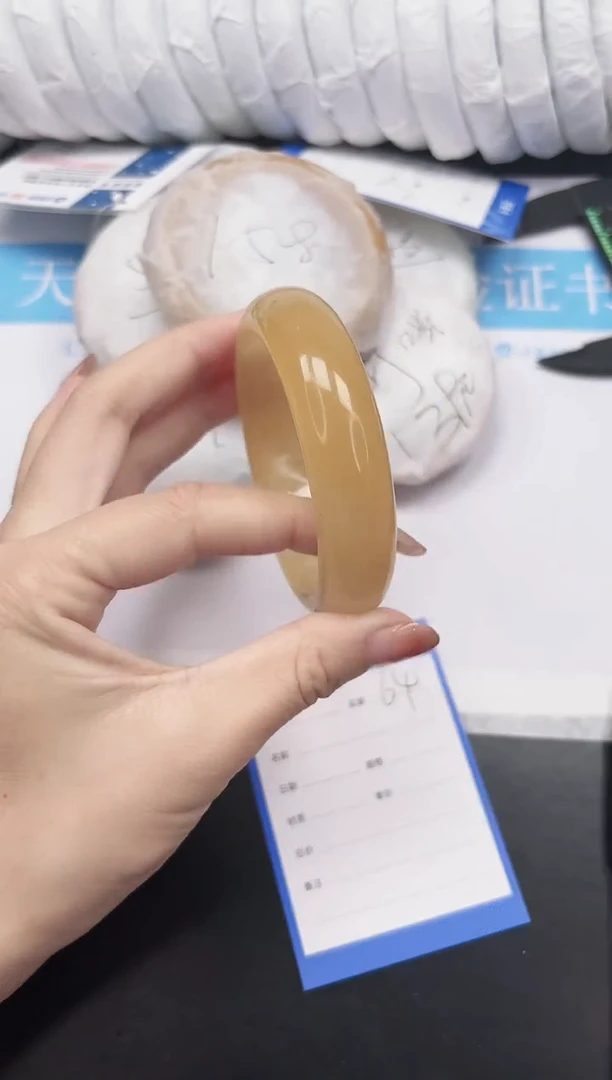 未镶嵌手镯石英质玉64-61.3HL