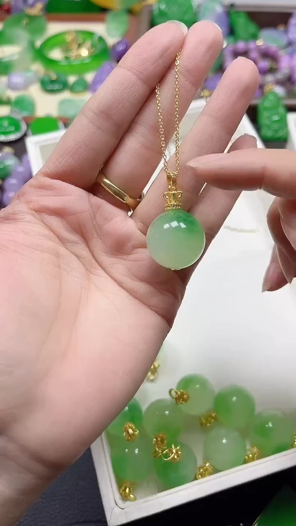 颈饰未镶嵌翡翠飘花大弹珠