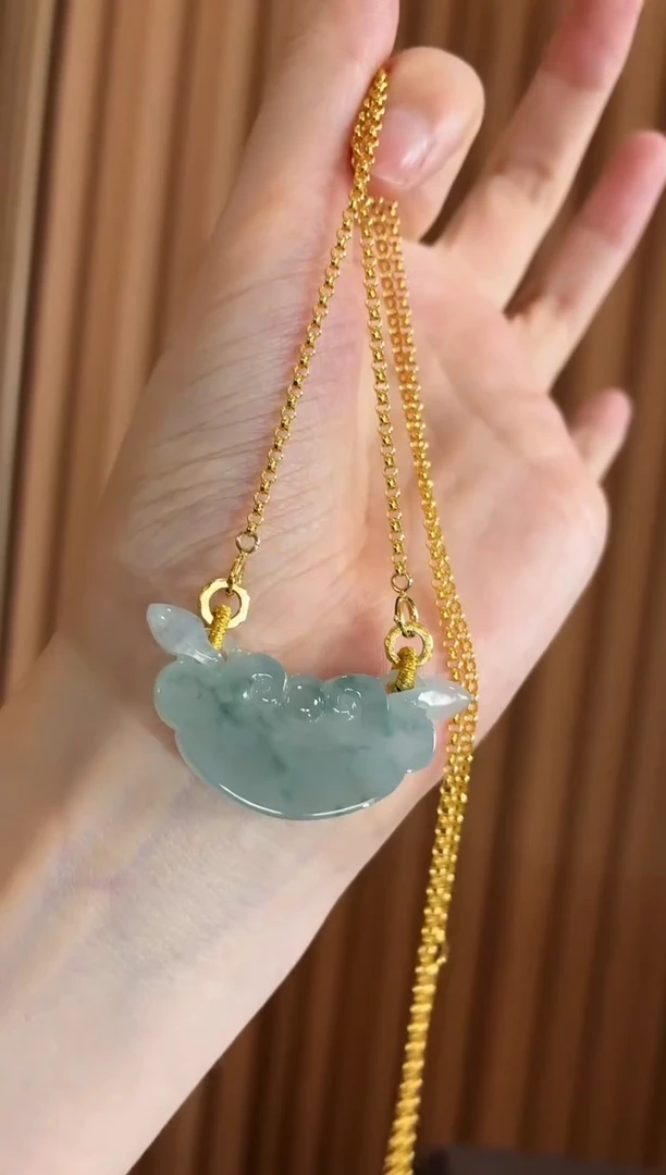 颈饰18K金镶嵌翡翠颈饰