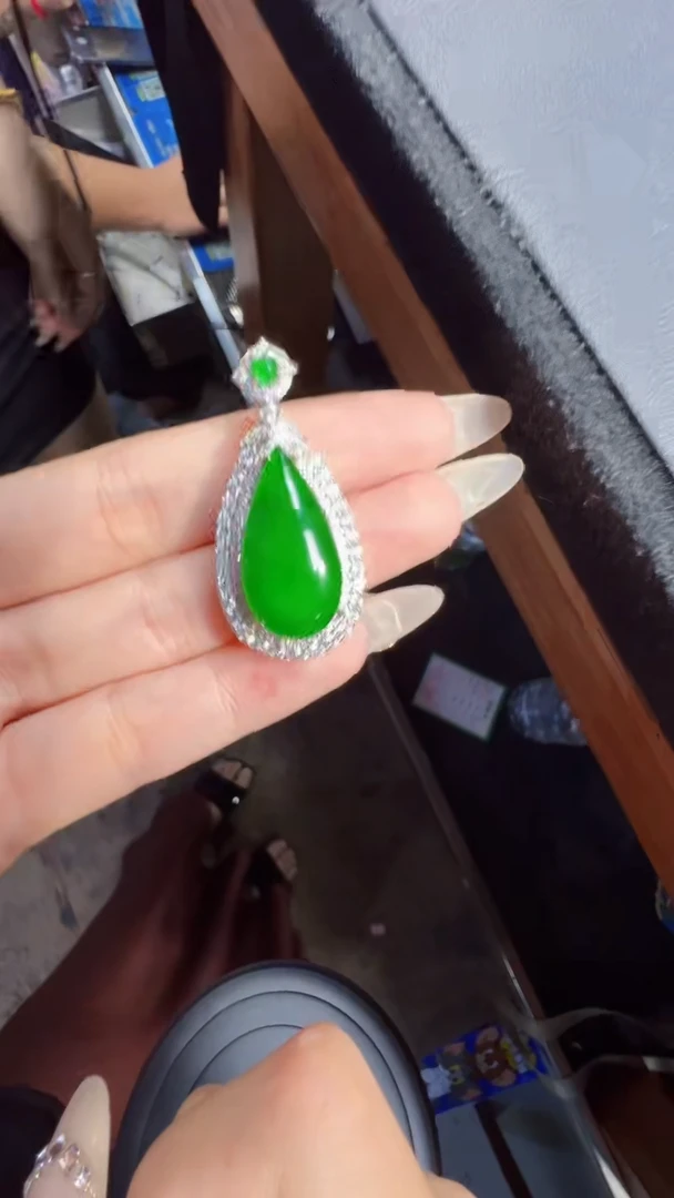 未镶嵌定制翡翠翡翠A货有轻微色差属于正常现象，水滴多样性发货1