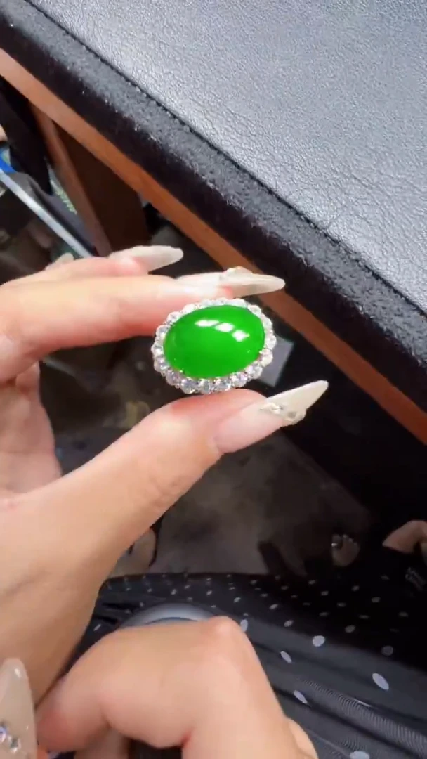 未镶嵌定制翡翠翡翠A货有轻微色差属于正常现象，戒指多样性发货1