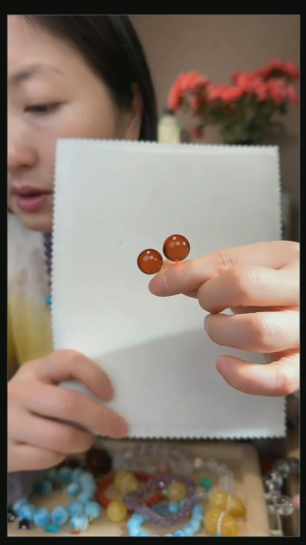 【闪购商品】血珀耳钉18K金镶嵌天然血珀耳钉