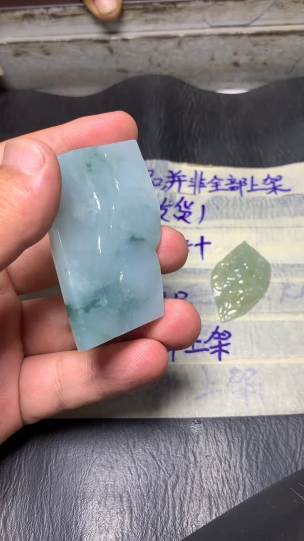 翡翠未镶嵌颈饰翡翠1