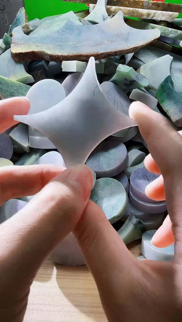 翡翠未镶嵌颈饰天然翡翠A货668