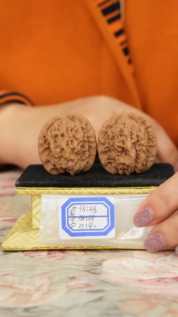 【闪购商品】文玩核桃把件非嫁接马老四