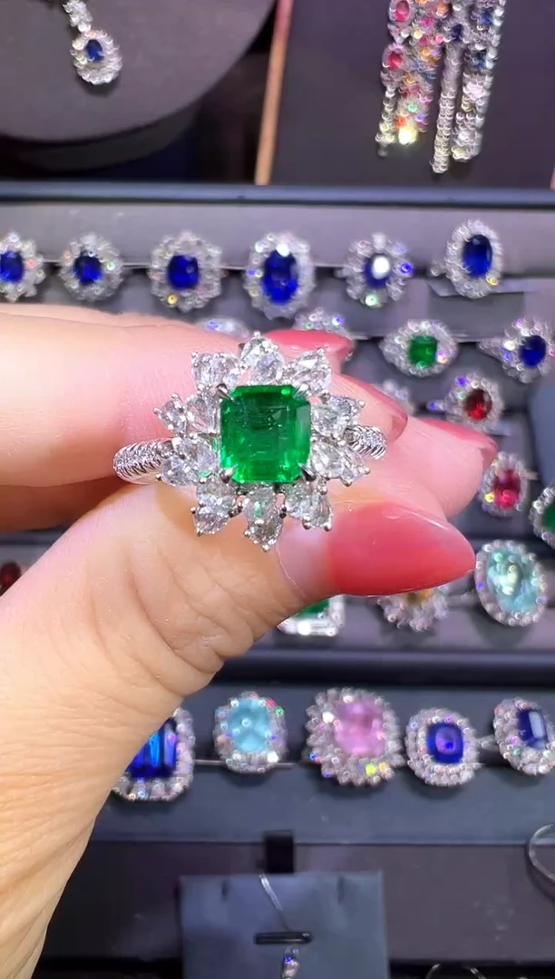 18K金镶嵌GUILD两用款祖母绿0.83ct