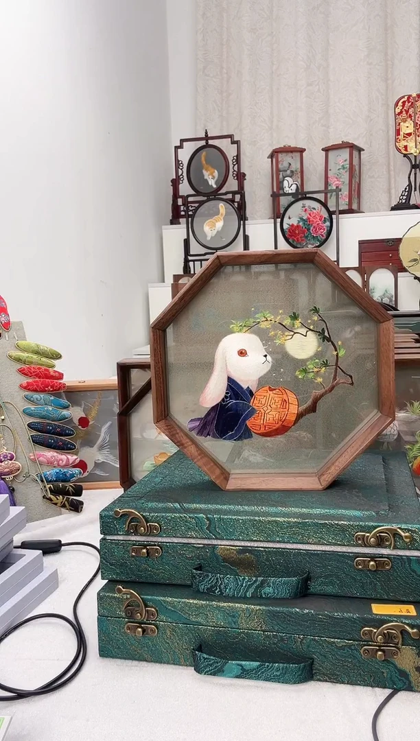 扇子苏绣作品手工摆台