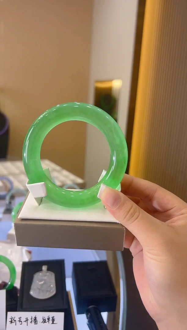 未镶嵌手镯翡翠天然A货翡翠手镯定金