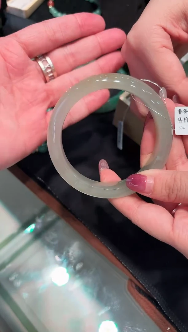 石英质玉（非洲翠）手镯未镶嵌黄色手镯