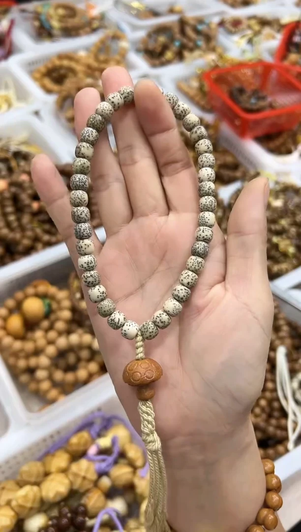 手串星月菩提卡8mm左右 石玉料 设计款 手持