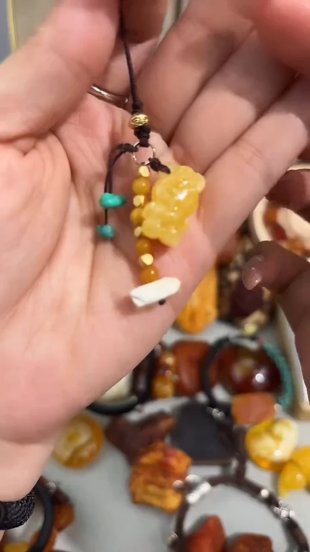 未镶嵌琥珀裸石琥珀