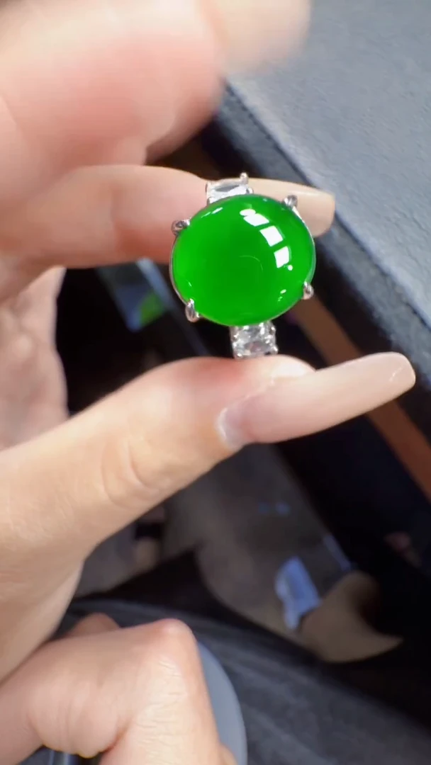 未镶嵌定制翡翠翡翠A货有轻微色差属于正常现象，戒指多样性发货1