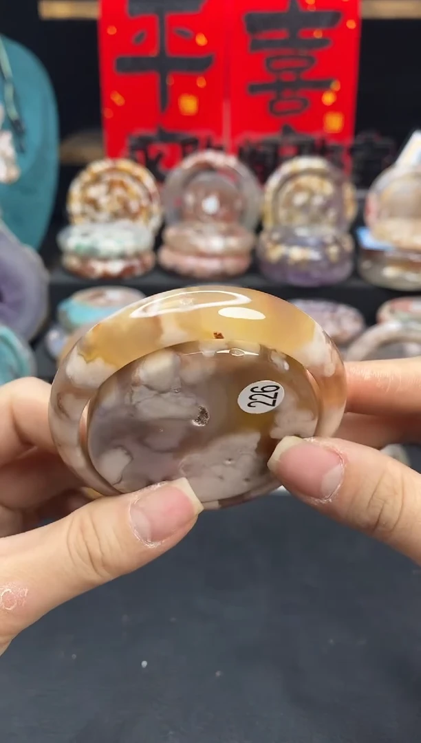 【闪购商品】石英质玉手镯（圆镯）未镶嵌54