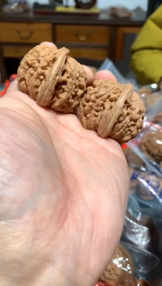 【闪购商品】文玩核桃吊坠四座楼核桃听好介绍有虚尖