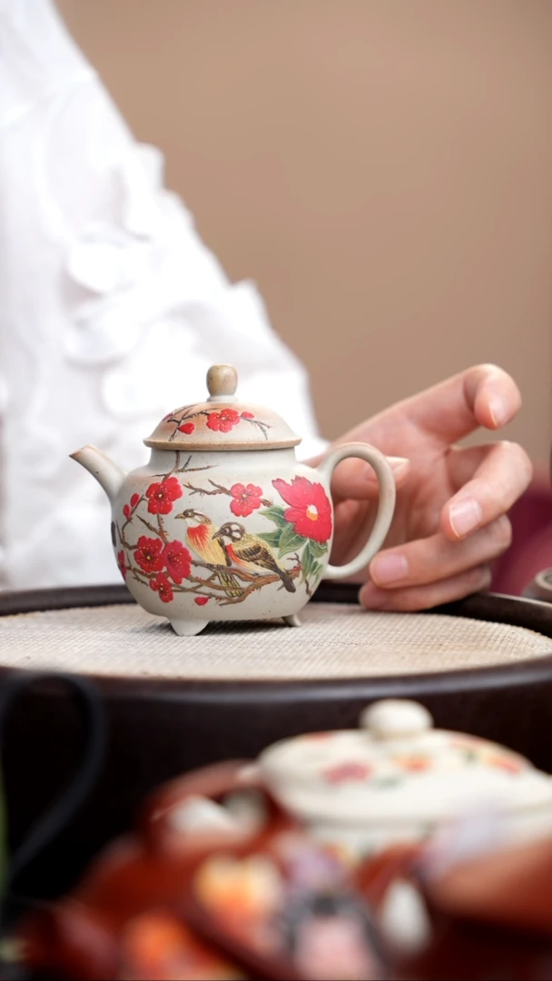 茶壶紫砂白玉段三足宫灯泥绘双鸟